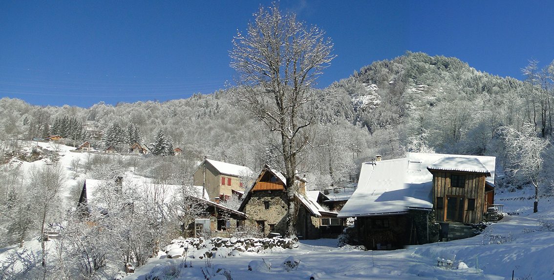 hameau ambiance hiver neige